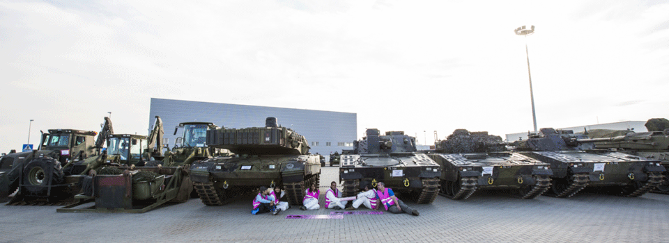 Bloqueo al transporte de tanques para las maniobras Trident Juncture 2015 de la OTAN, puerto de Sagunto, octubre 2015